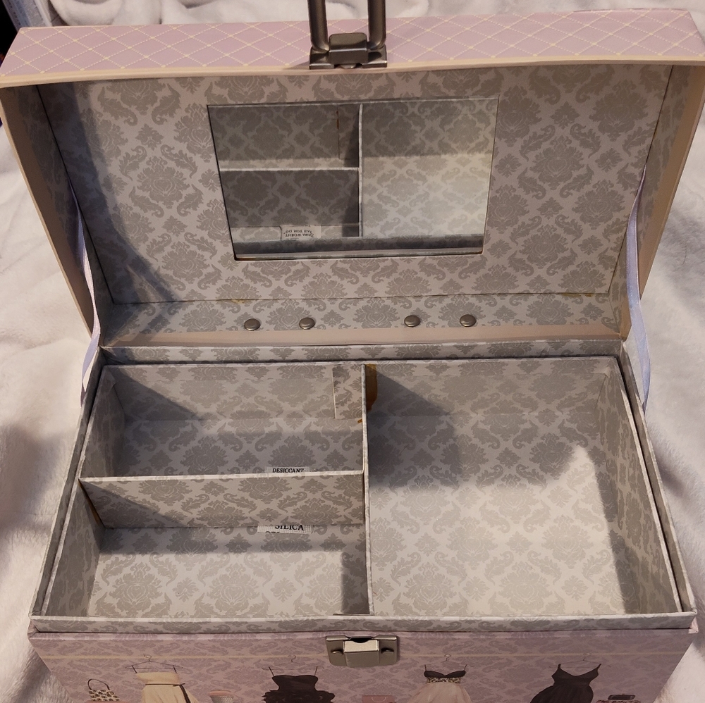 NEW! Storage Trunk - Picture 3 of 11